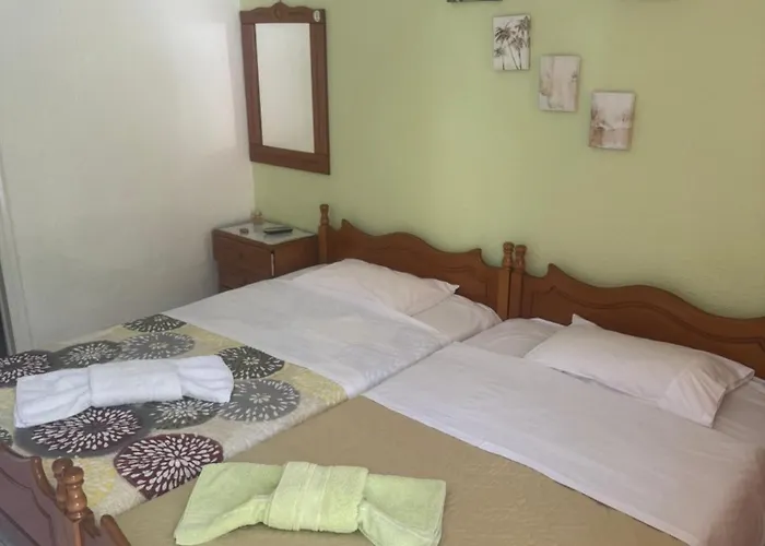 Andromaxistudios Aparthotel 4*